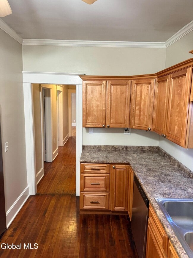 Foto del edificio - 24-26-26 Penrose Ave