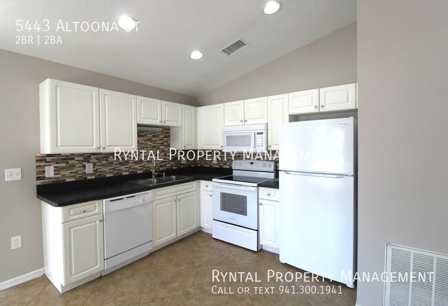 Building Photo - 5443 Altoona St