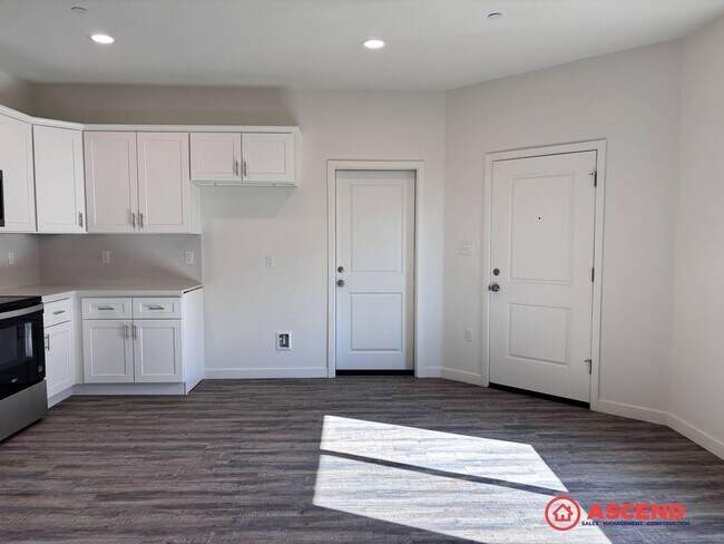 Foto del edificio - 6012 Curvy Hills Dr