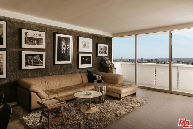 Foto del edificio - 8787 Shoreham Dr