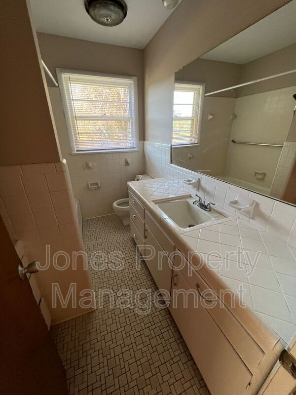 Building Photo - 5540 Woodleaf Rd