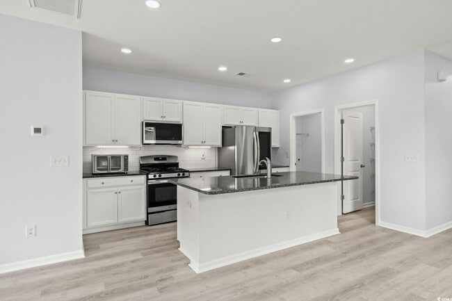 Building Photo - 336 Hidden Cove Dr