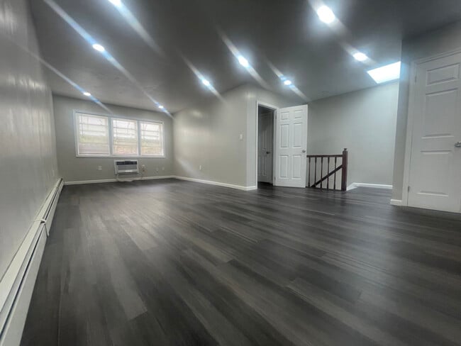 Foto del edificio - 825 Ashford St