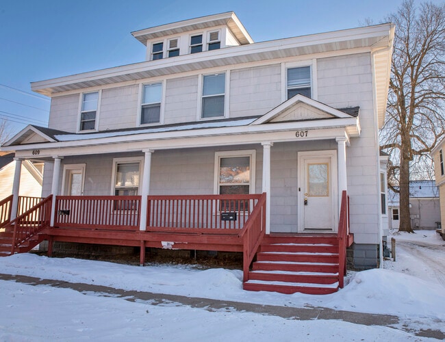 Building Photo - 609 5th Ave