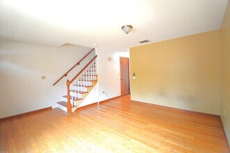 Building Photo - 246 Woodford Ave