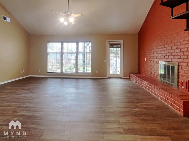 Foto del edificio - 2103 Woodland Springs St