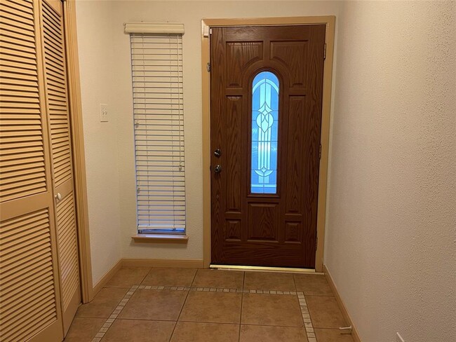 Foto del edificio - 307 Elmwood Cir