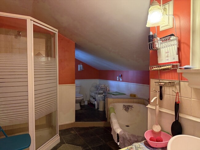 Building Photo - 5715 Royal Oak Ave