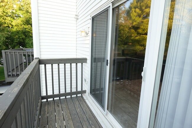 Building Photo - 17457 Sauk Dr