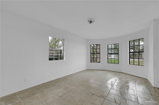 Building Photo - 810 Catarina St