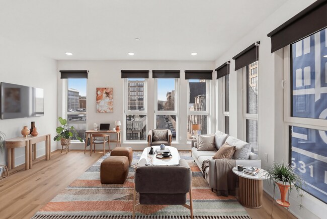 Building Photo - Iron Rose