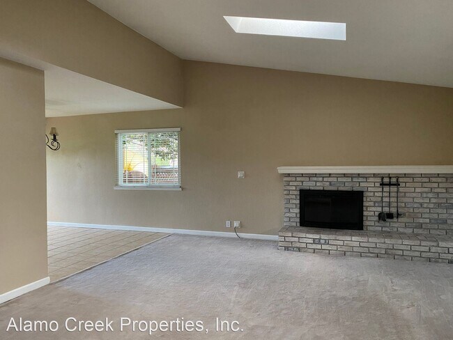 Building Photo - 4 br, 2 bath House - 398 Woodside Circle