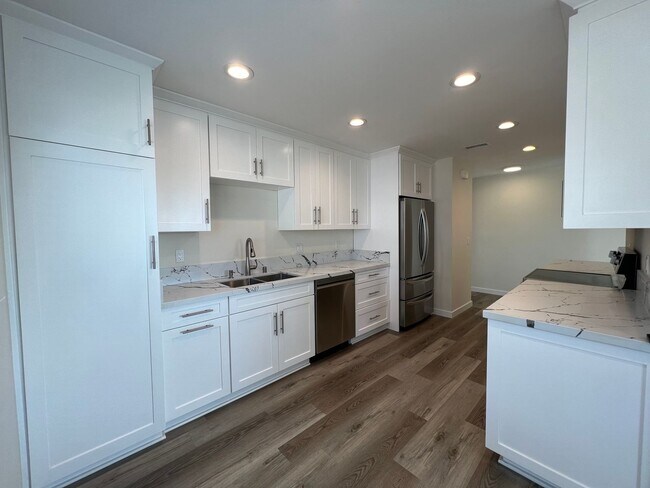 Building Photo - Renovated 3BD/2BA - Please view 360 VIRTUA...