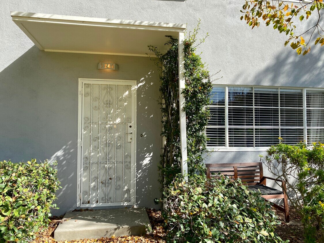 Welcome home! - 5288 Village Grn