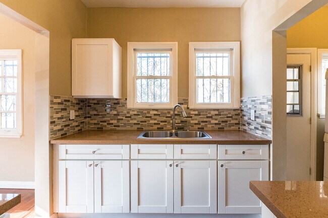 Kitchen - 1140 Arapahoe St