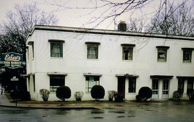 Foto del edificio - 326 W Main St