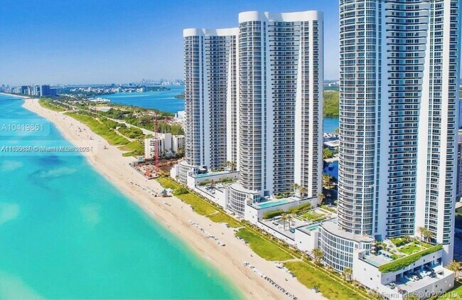 Foto del edificio - 15811 Collins Ave