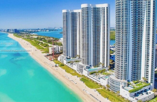Building Photo - 15811 Collins Ave