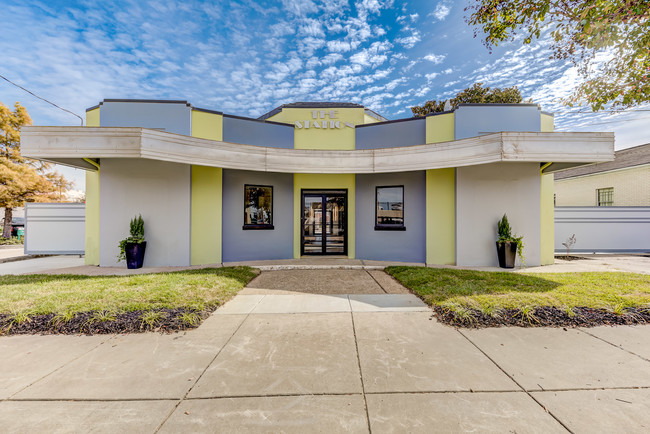 Front Entrance - 1511 Walnut St