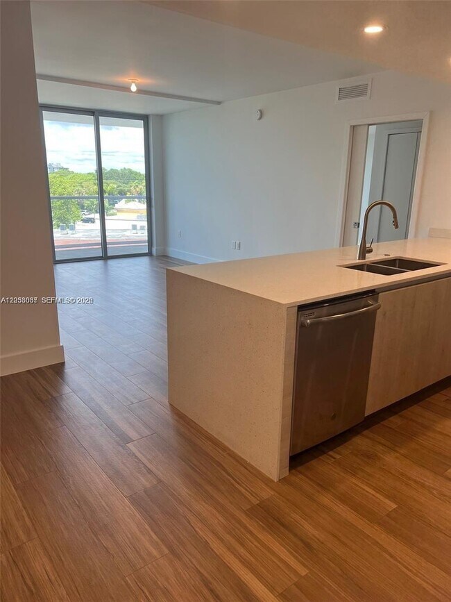 Foto del edificio - 13800 Highland Dr