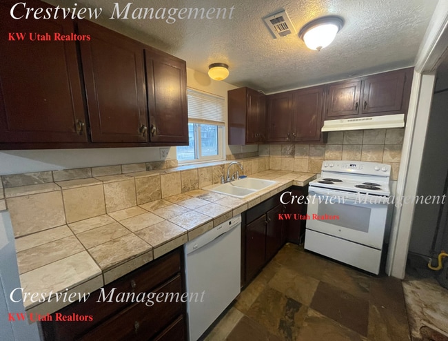 Building Photo - Walton Duplex