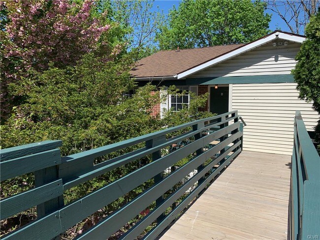 Building Photo - 905 Meade St