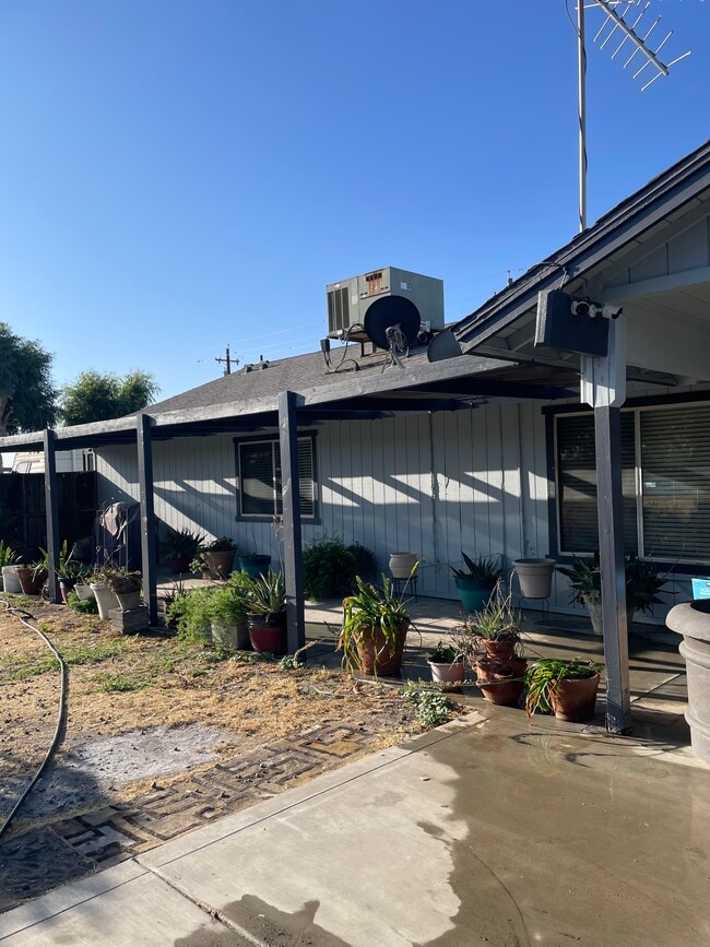 Foto del edificio - 12066 Idaho Ave