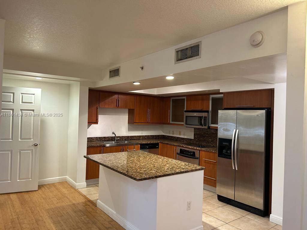Foto principal - 888 Douglas Rd