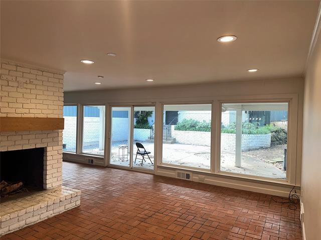 Foto del edificio - 6911 Blackwood Dr