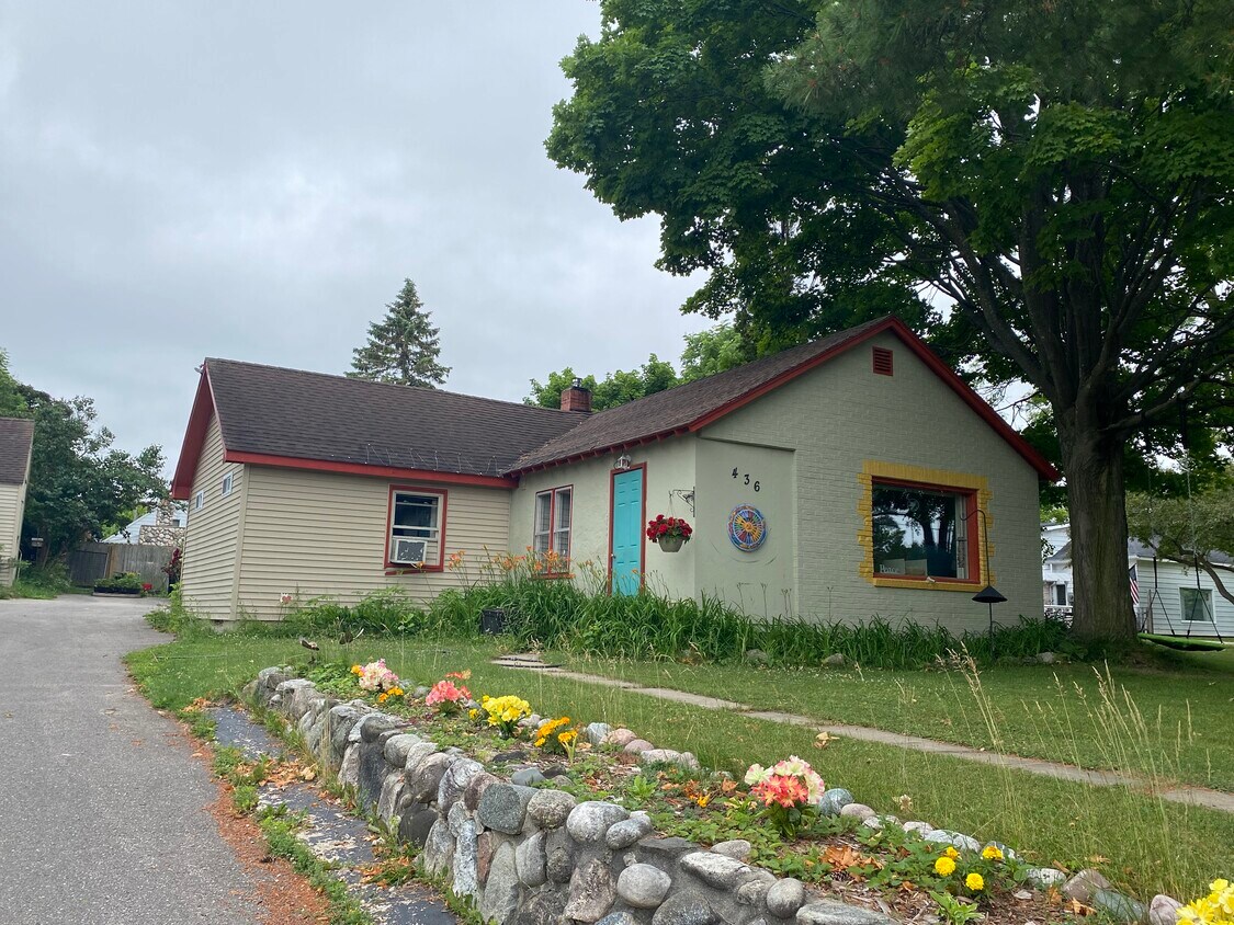 Primary Photo - 436 Carleton St