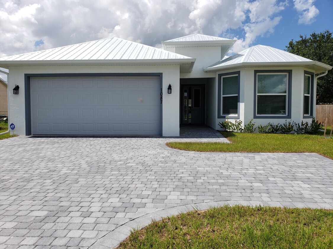 Foto principal - 1087 SW Alcantarra Blvd