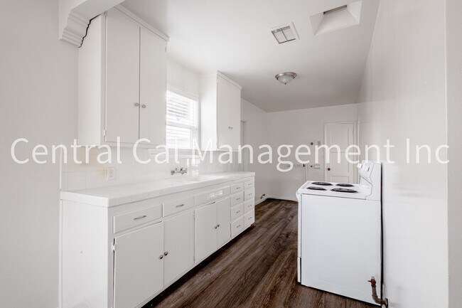 Foto del edificio - 343-345 E Marengo Ave