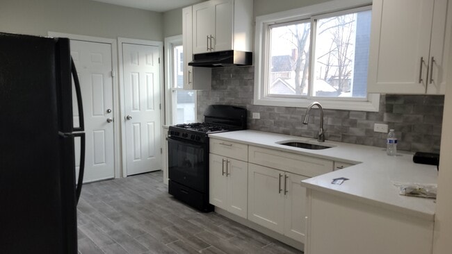 Kitchen - 174 Watson Ave