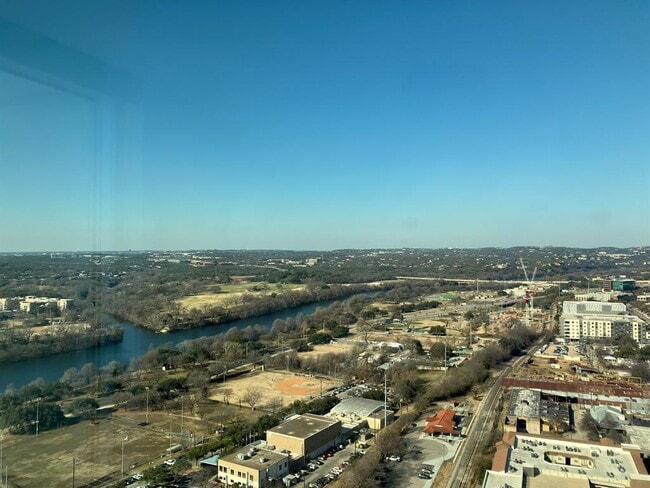 Building Photo - 300 Bowie St