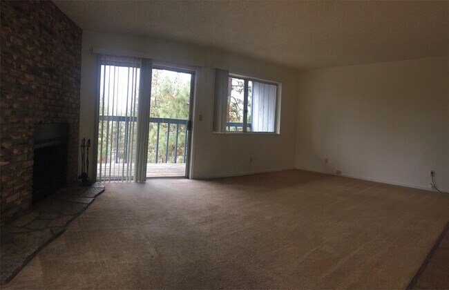 Foto del edificio - 640 Lakeview Dr