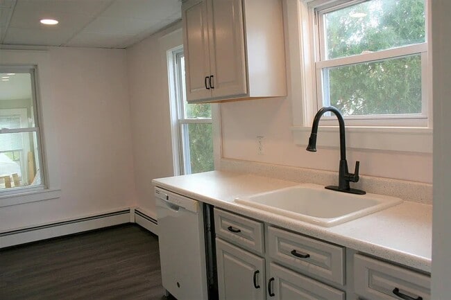 Kitchen - 11 Montgomery Ave
