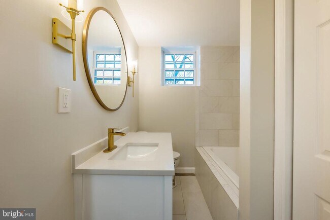 Foto del edificio - 3888 Porter St NW