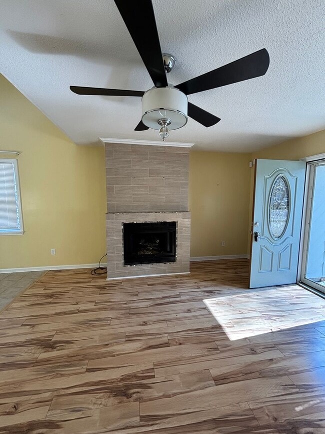 Foto del edificio - FOR RENT