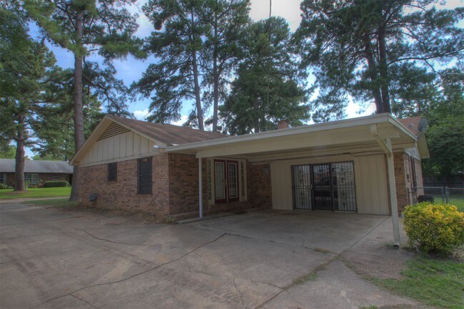 Building Photo - 449 E Greenfield Dr