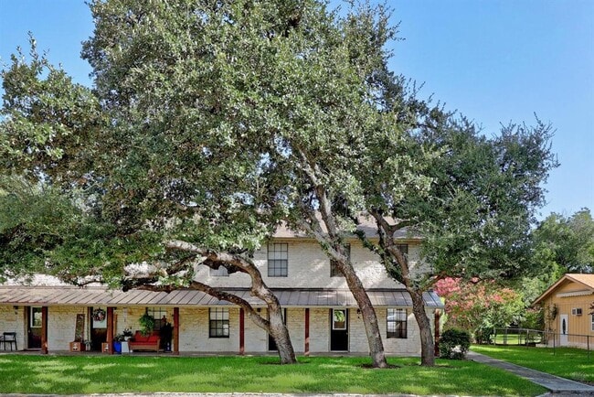 Building Photo - 204 Northwest Dr