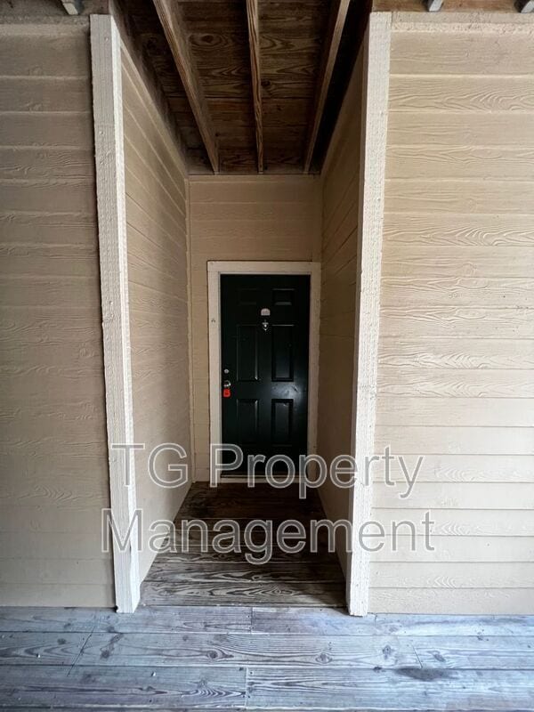 Building Photo - 201 Colima Ct