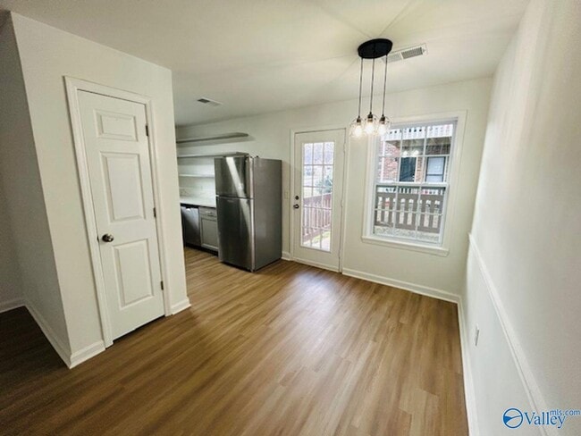 Building Photo - 4422 Bonnell Dr