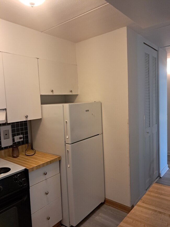 Building Photo - 5125 Blodgett Ave