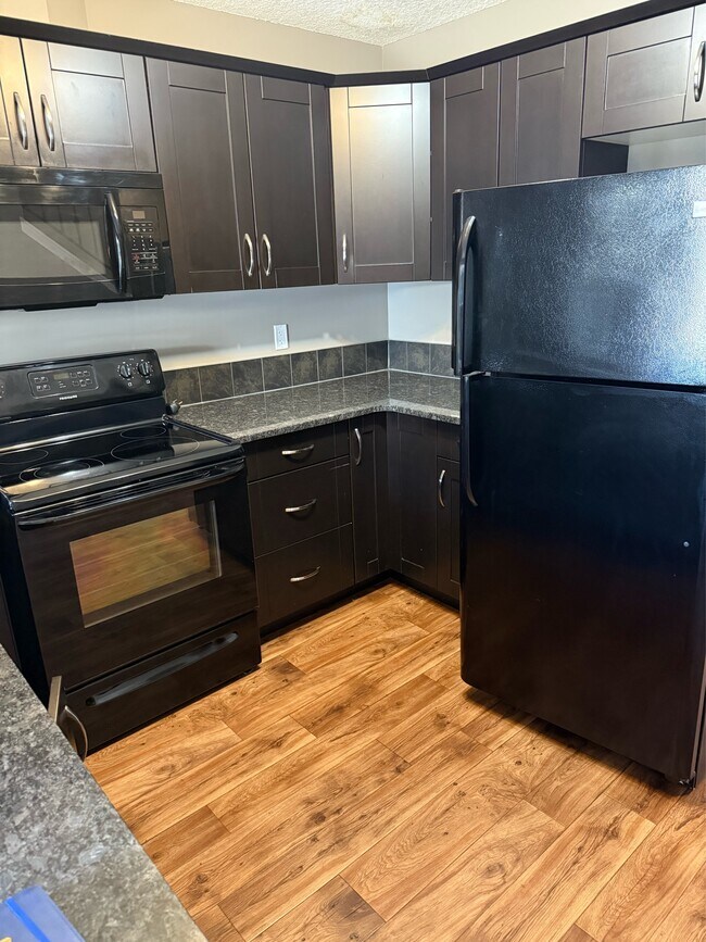 Photo du bâtiment - 3814 Dewdney Ave E