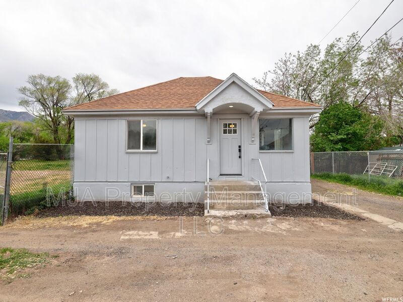 Primary Photo - 2136 Monroe Blvd