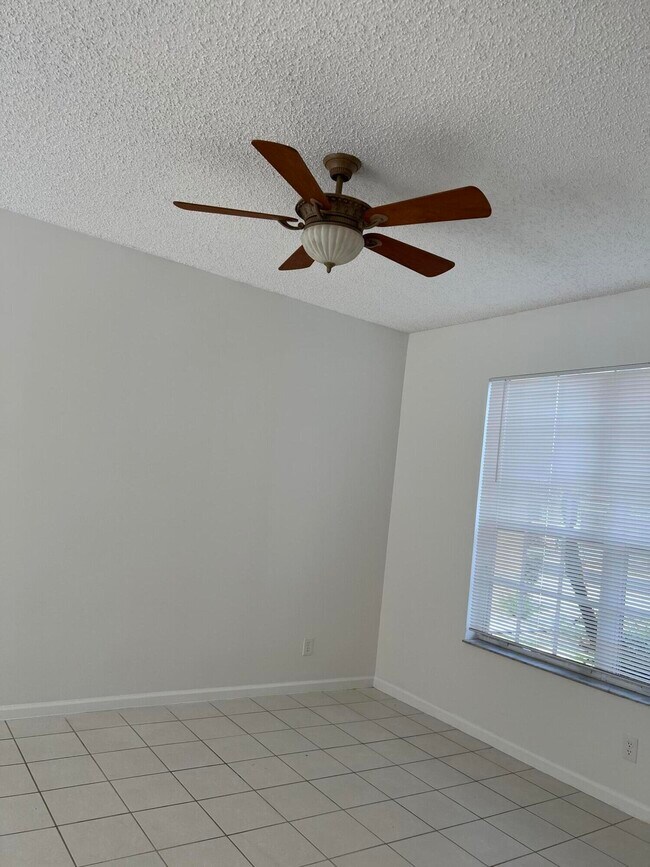 Building Photo - 9368 Fox Trot Ln