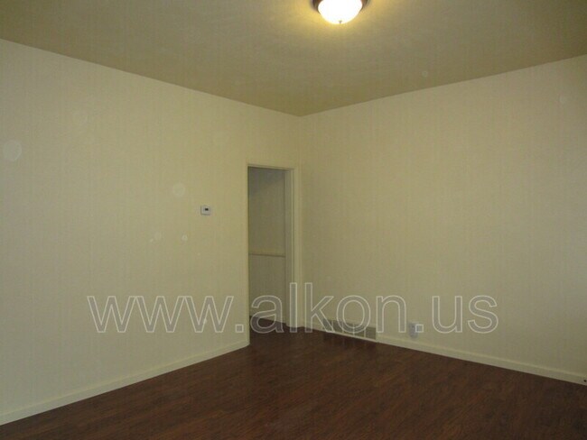 Foto del edificio - 4315 Bristol St