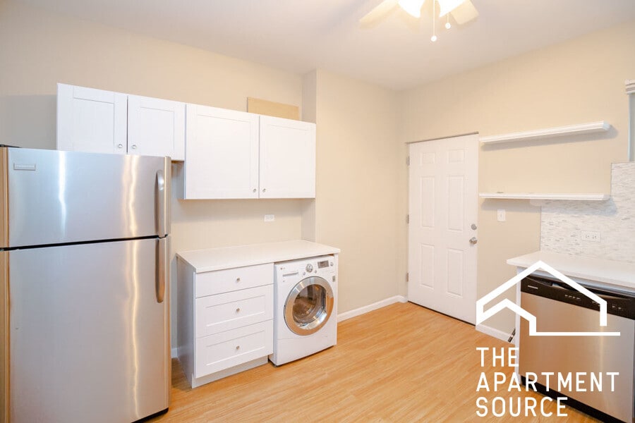 Primary Photo - 2447 N Clybourn Ave