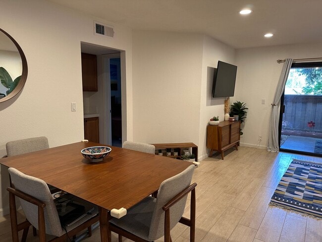 Building Photo - Beautiful Santa Clara Condo  Two Bedrooms ...