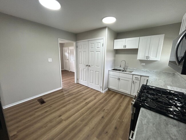 Building Photo - Charming 3-Bedroom Home in a Convenient Quincy Location!
